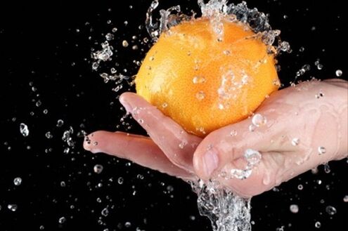 Lavare i frutti per la prevenzione dei parassiti sottocutanei