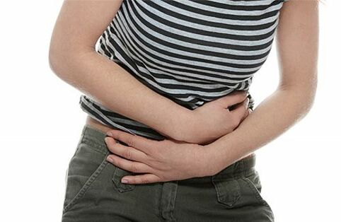 Dolore addominale dovuto ai vermi nel corpo